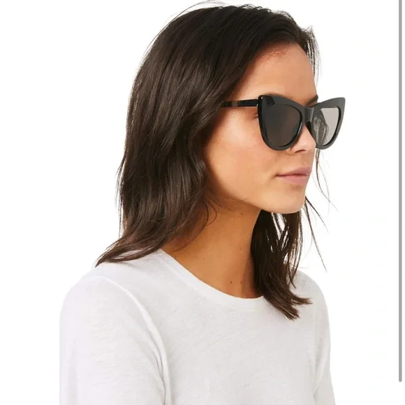 QUAY STEAL A KISS - Picture 2 of 5